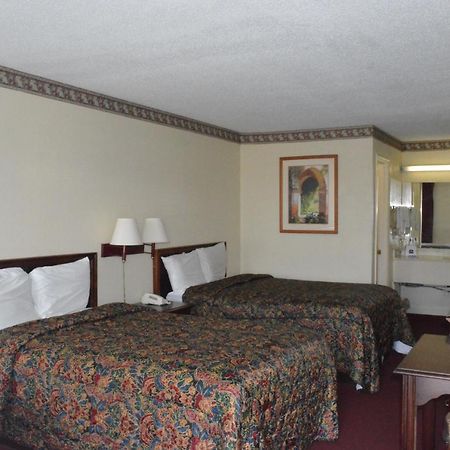 Knights Inn Hurricane Mills Esterno foto