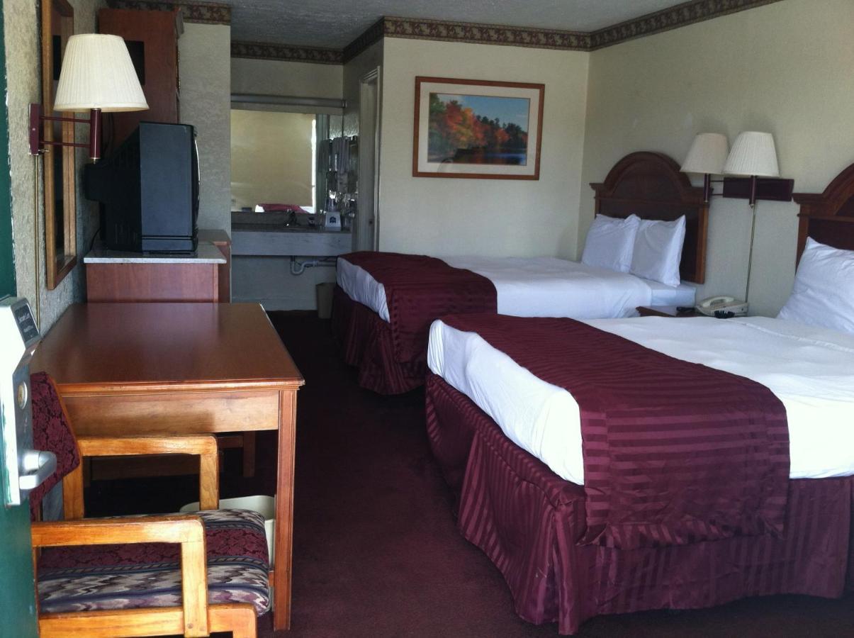Knights Inn Hurricane Mills Esterno foto