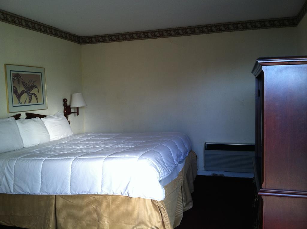 Knights Inn Hurricane Mills Esterno foto