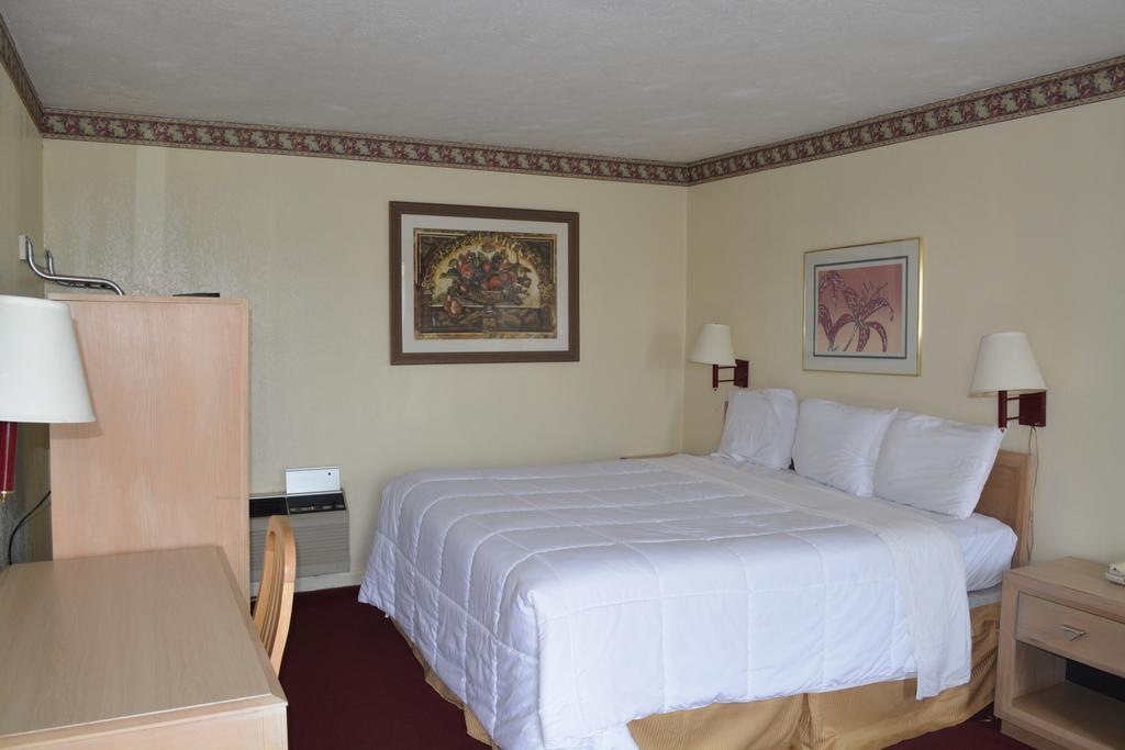 Knights Inn Hurricane Mills Esterno foto