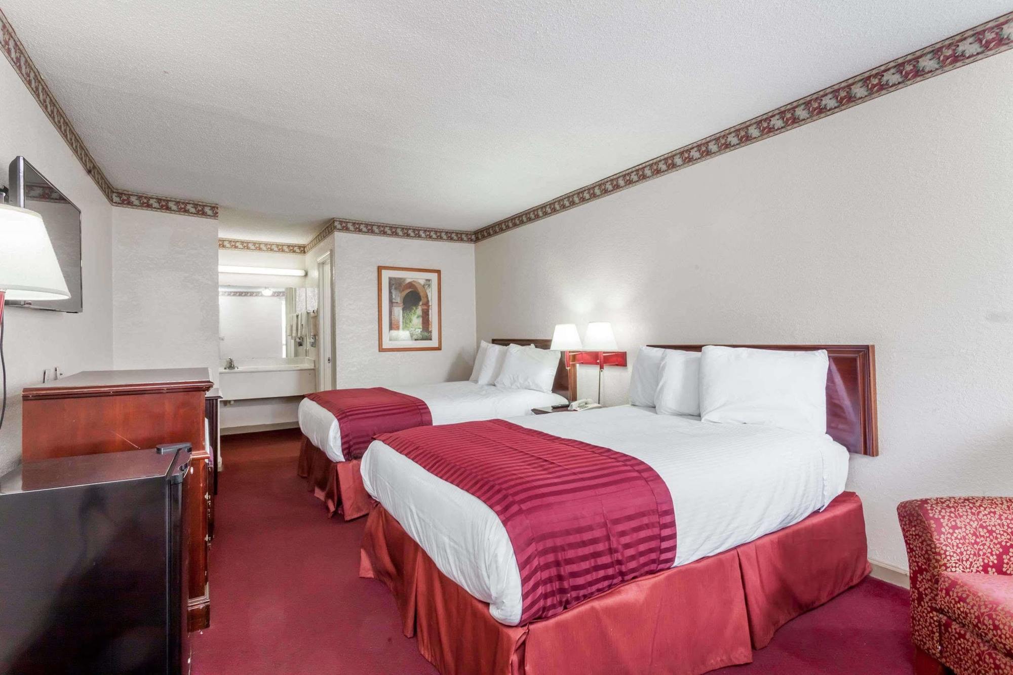 Knights Inn Hurricane Mills Esterno foto